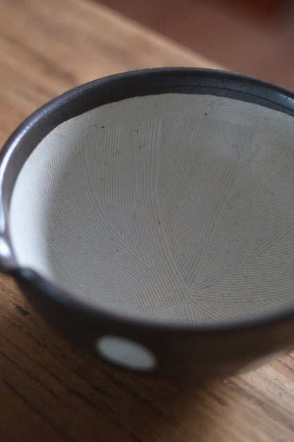 Suribachi & Surikogi (Ceramic grinding bowl and wooden stick) Dark brown x white