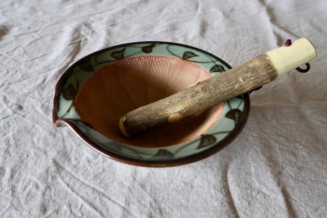 Suribachi & Surikogi (Ceramic grinding bowl and wooden stick) wide rim with leaves design