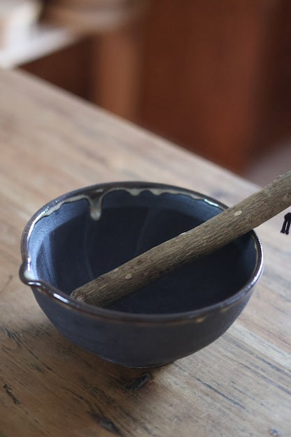 Suribachi & Surikogi (Ceramic grinding bowl and wooden stick) rim grazing