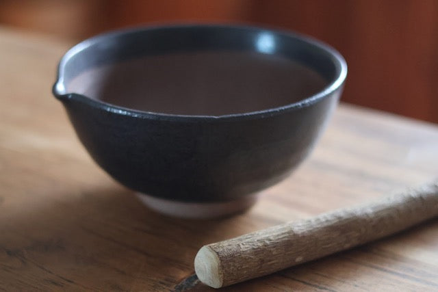 Suribachi & Surikogi (Ceramic grinding bowl and wooden stick) mat brown