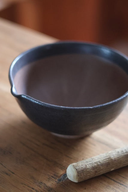 Suribachi & Surikogi (Ceramic grinding bowl and wooden stick) mat brown