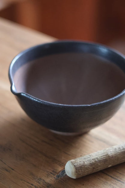 Suribachi & Surikogi (Ceramic grinding bowl and wooden stick) mat brown