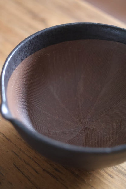 Suribachi & Surikogi (Ceramic grinding bowl and wooden stick) mat brown