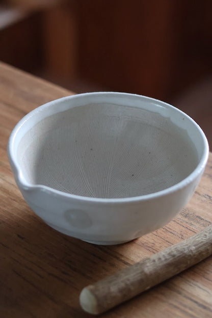 Suribachi & Surikogi (Ceramic grinding bowl and wooden stick) White x natural