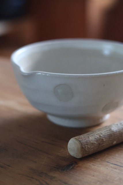 Suribachi & Surikogi (Ceramic grinding bowl and wooden stick) White x natural