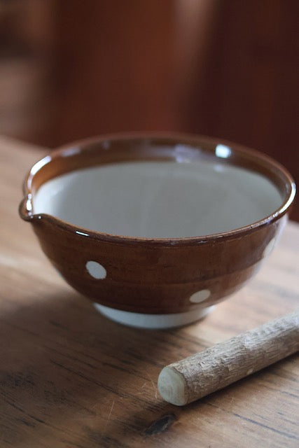 Suribachi & Surikogi (Ceramic grinding bowl and wooden stick) light brown x white