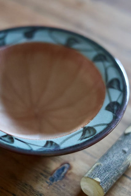 Suribachi & Surikogi (Ceramic grinding bowl and wooden stick) wide rim with leaves design