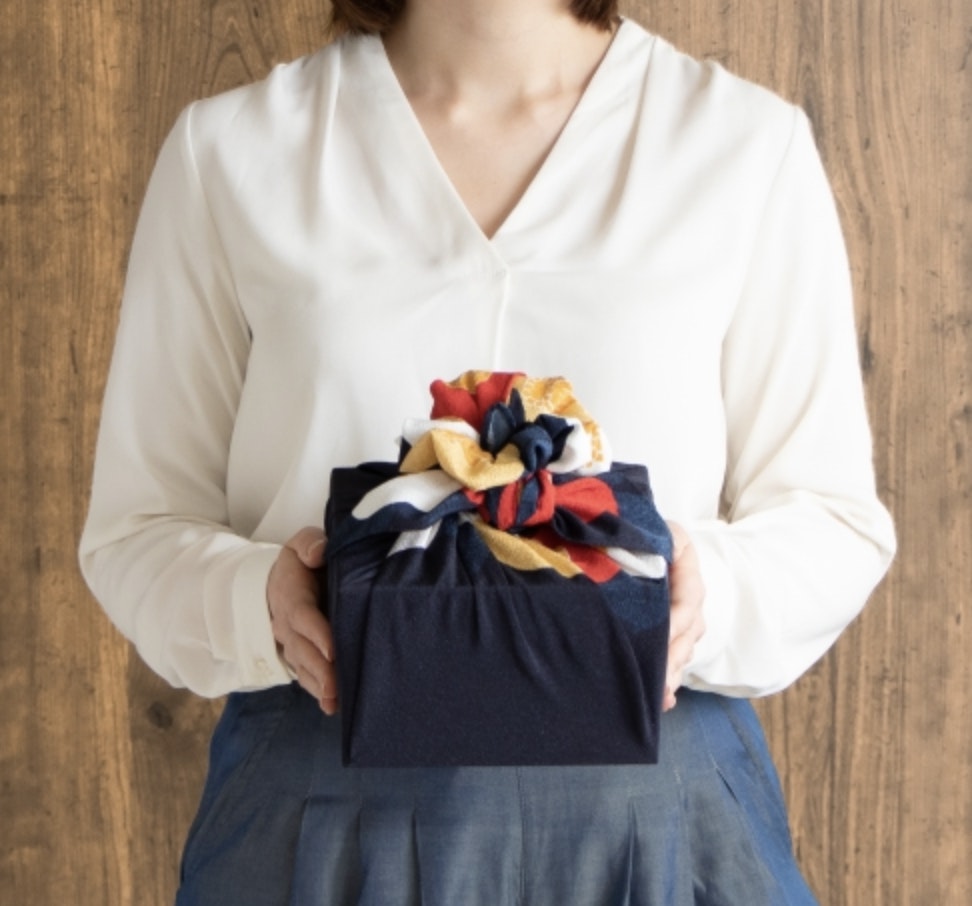 Furoshiki wrapping cloth - Chirimen/Tsubaki Japanese Camellia 70cm