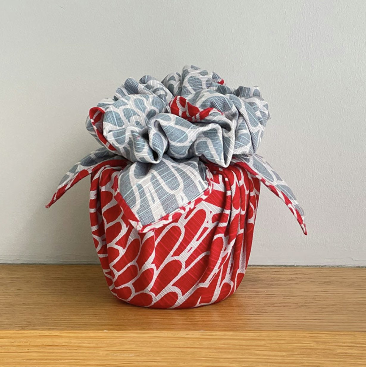 Isa-Monyo (Chrysanthemum) Red/blue 48cm